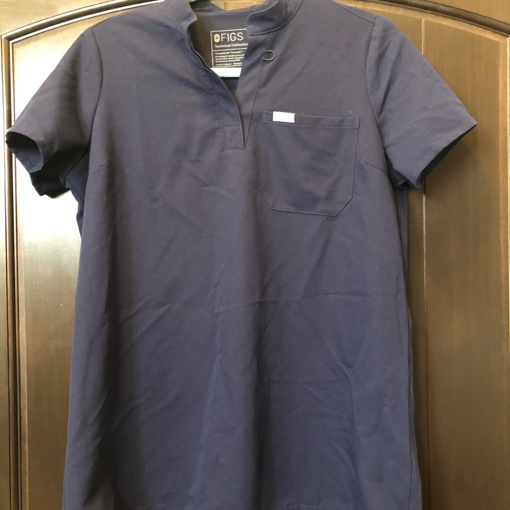 Figs scrubs maternity top in navy